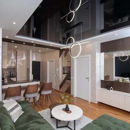 Hemingway Lux Apartament