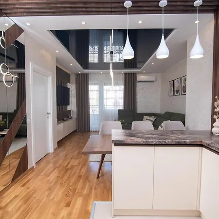 Hemingway Lux Apartament