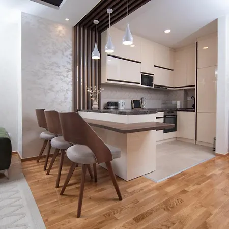 Hemingway Lux 阿然德洛维克