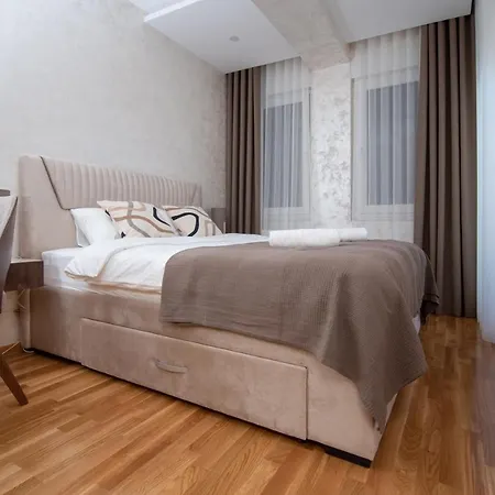Hemingway Lux Apartament Arandjelovac