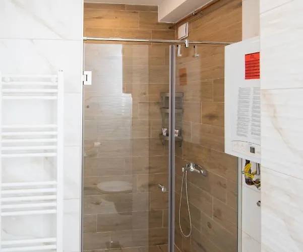 Hemingway Lux ארנדלובאץ'